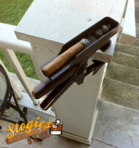 Perfecto Cigar Holder - U Shaped Ashtray